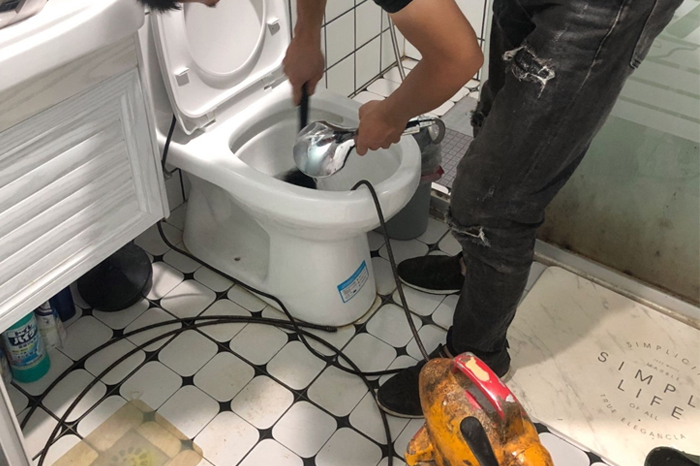 宽甸马桶堵塞自己疏通还是找师傅？专业上门服务让你省时更省心